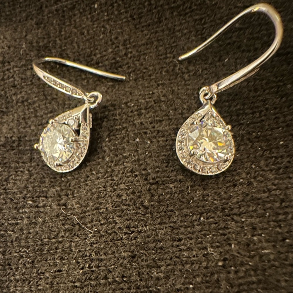 Over 2 ctw Dangle Teardrop Moissanite Diamond Earrings 915 silver w/Certificate